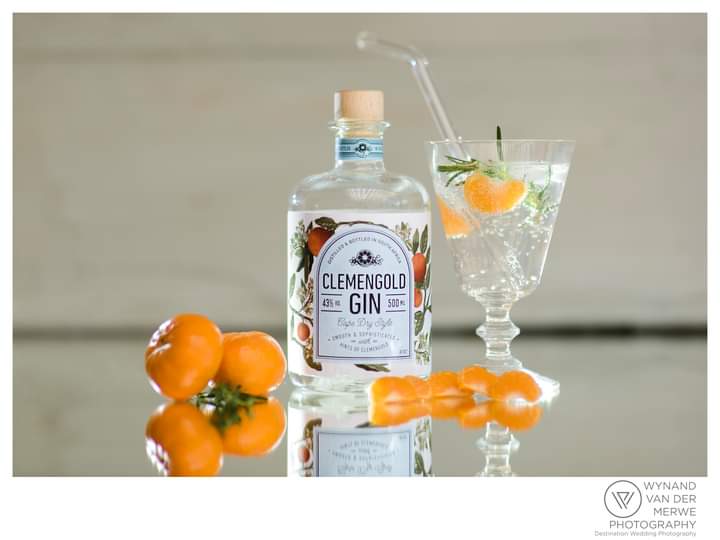Join us tonight at #thealmacafe 6.30pm for dinner &amp; a show. Book a table of 4/6 &amp; stand a chance to win a bottle of <a href="/clemengold_gin/">clemengold_gin</a> to take home.
#thelunapaigetrio with <a href="/SchalkJoubert/">Schalk Joubert</a> on bass &amp; #annemienel on drums.
Tickets R150.
bookings@almacafe.co.za
Book before 1pm <a href="/woict/">whatsonincapetown</a>