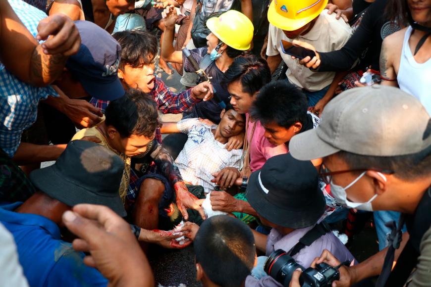 The Myanmar military is making it harder for people to report on its mounting atrocities. In addition to the nightly nationwide internet shutdown, the junta is now also blocking mobile networks during the day, which most people rely on for internet access. hrw.org/news/2021/03/1…