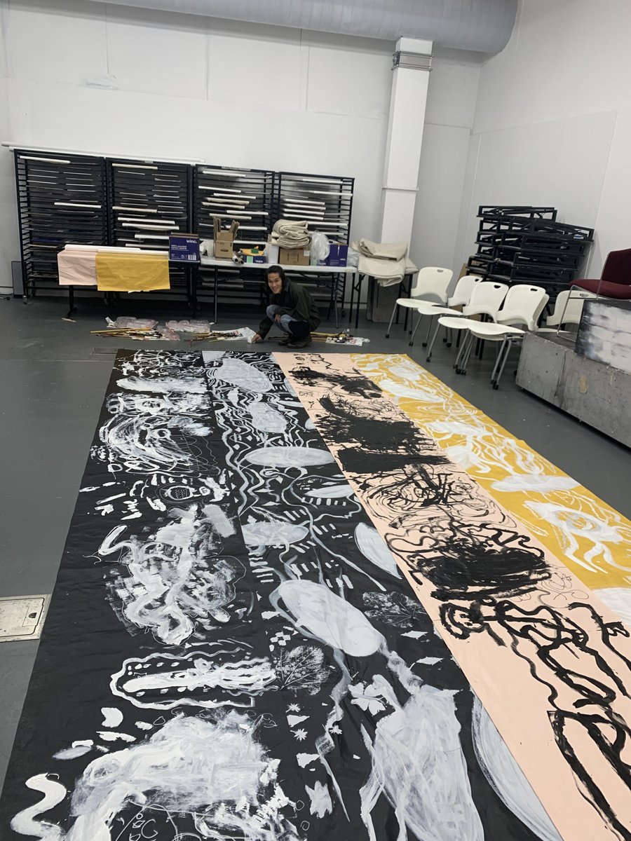 Children from Dandenong PS worked with the Boon Wurrung scar tree this week as part of #Treeschoolmuma <a href="/mumamonash/">mumamonash</a>. Guided by Monash pre-service teachers children found weathered patterns, rhythms and scar shapes in the tree. Here is their beautiful mural in progress.