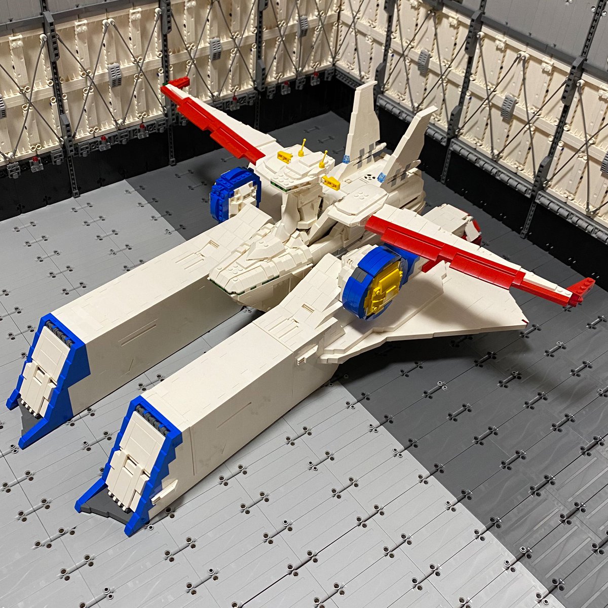 RT @tttkbk: レゴブロックでジオリジン版ホワイトベース完成