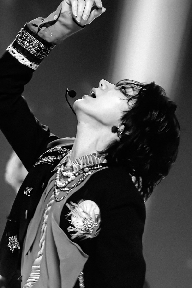 ً (@tenlooks) on Twitter photo 