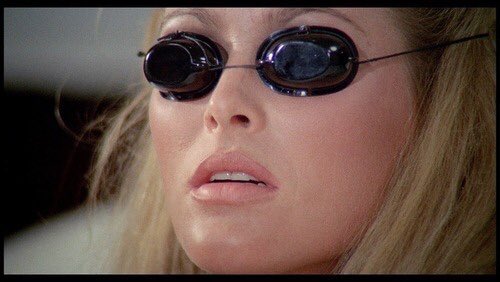 Happy 85th birthday Ursula Andress

(dal film La decima vittima di Elio Petri) 