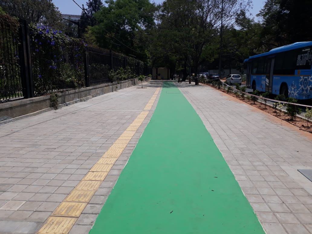 A contribution by Bengaluru Smart City @BLRSmartCity for #Bengaluru Citizens...
Completion of #Plantation #Treepits #Streetlights #Bollards #Cycletrack #Footpath works at #Rajbhavanroad (RHS) and at #NehruPlanetariumroad (LHS)
#CycleforChange #StreetsforPeople