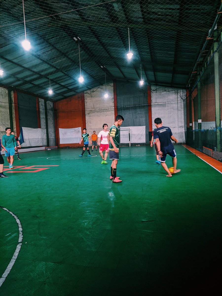 Amrdn7's tweet photo. Futsalogy. https://t.co/f2chnNzuCW