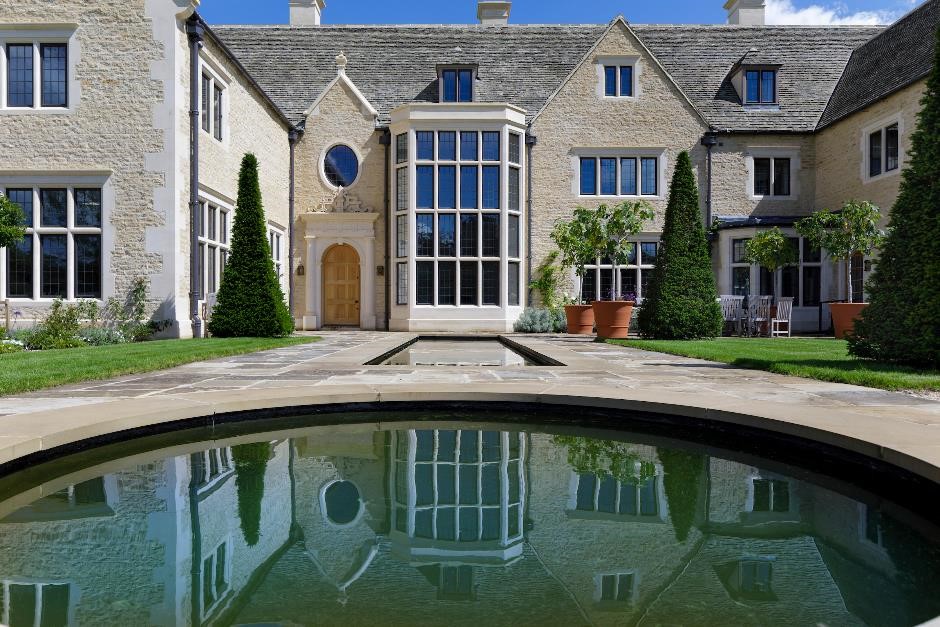 A throwback to a wonderful project we worked on in Oxfordshire. 😃 
A #newbuild #manorhouse of circa 10,500 sq. ft. using locally sourced stone. The project included extensive landscaping and renovation of an ancient pond. #walkerpritchard #quantitysurveyors #projectmanagement