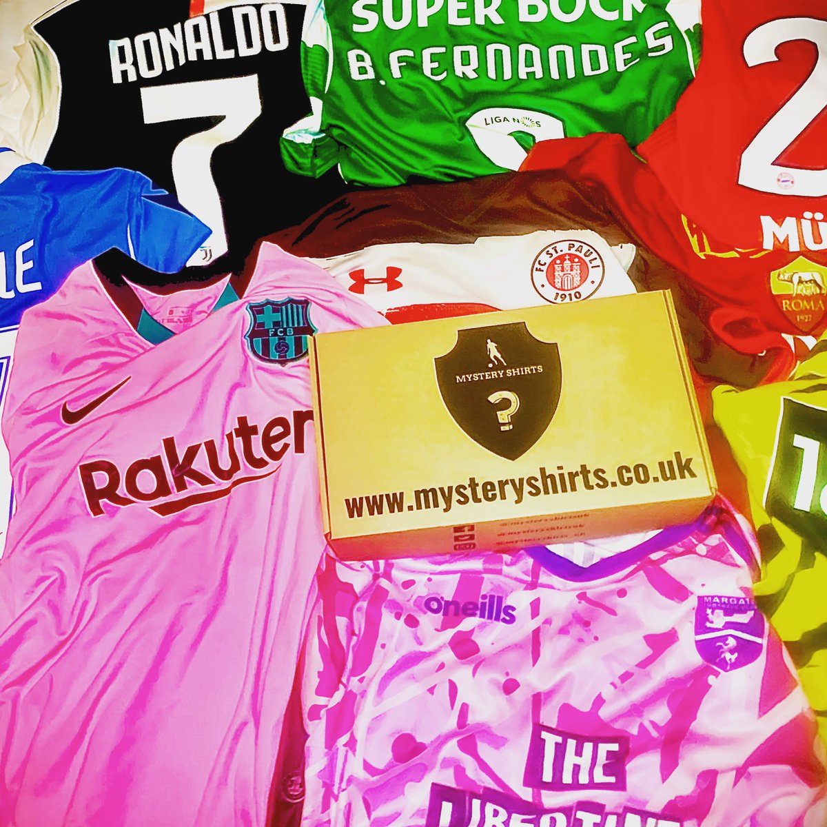 Here we go...

#FreeShirtFriday

Win one of our Mystery Boxes

1️⃣ RT
2️⃣ Follow

❌ No first goalscorer 

Ends 9pm tonight
Guaranteed winner. Go!