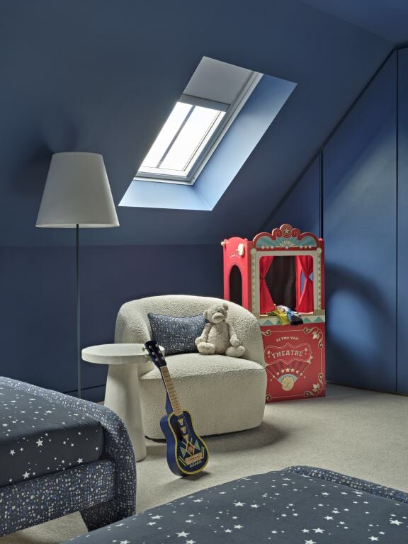 Intdesignpod's tweet image. NEW EPISODE: How can interior designers make sure that clients emotionally connect with their schemes? Find out from @ByWoulfe @TessutoInterior in our latest show, ‘Emotion In Design’. Click here to listen tinyurl.com/fafdsuzn #idbpod #interiordesigners #interiordesigner