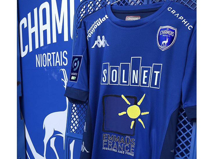 ⚽️❤️#DéfiDiffuz Foot et don d’objets riment avec solidarité ! 

👏Les #ChamoisNiortais font don de leurs maillots de foot pour une vente exclusive sur la boutique en ligne Label Emmaüs !

👉bit.ly/3vDyBI9