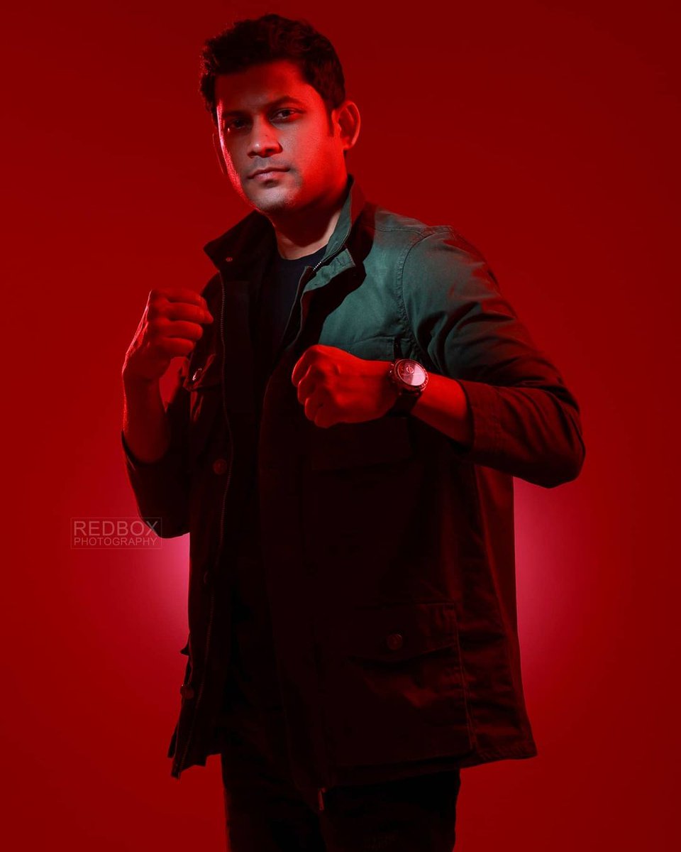Rajnaryanan's tweet photo. Nothing attracts attention like a #red #som #sommey #smart https://t.co/D45lh0lhFo