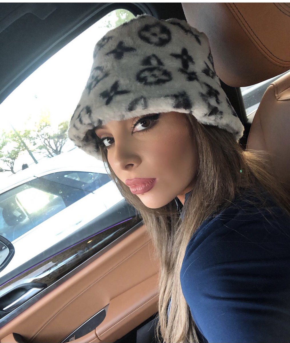 RealJulietteV's tweet photo. Happy #Friday on this last day of #winter! 🥶 https://t.co/ZTTD0WBLxI