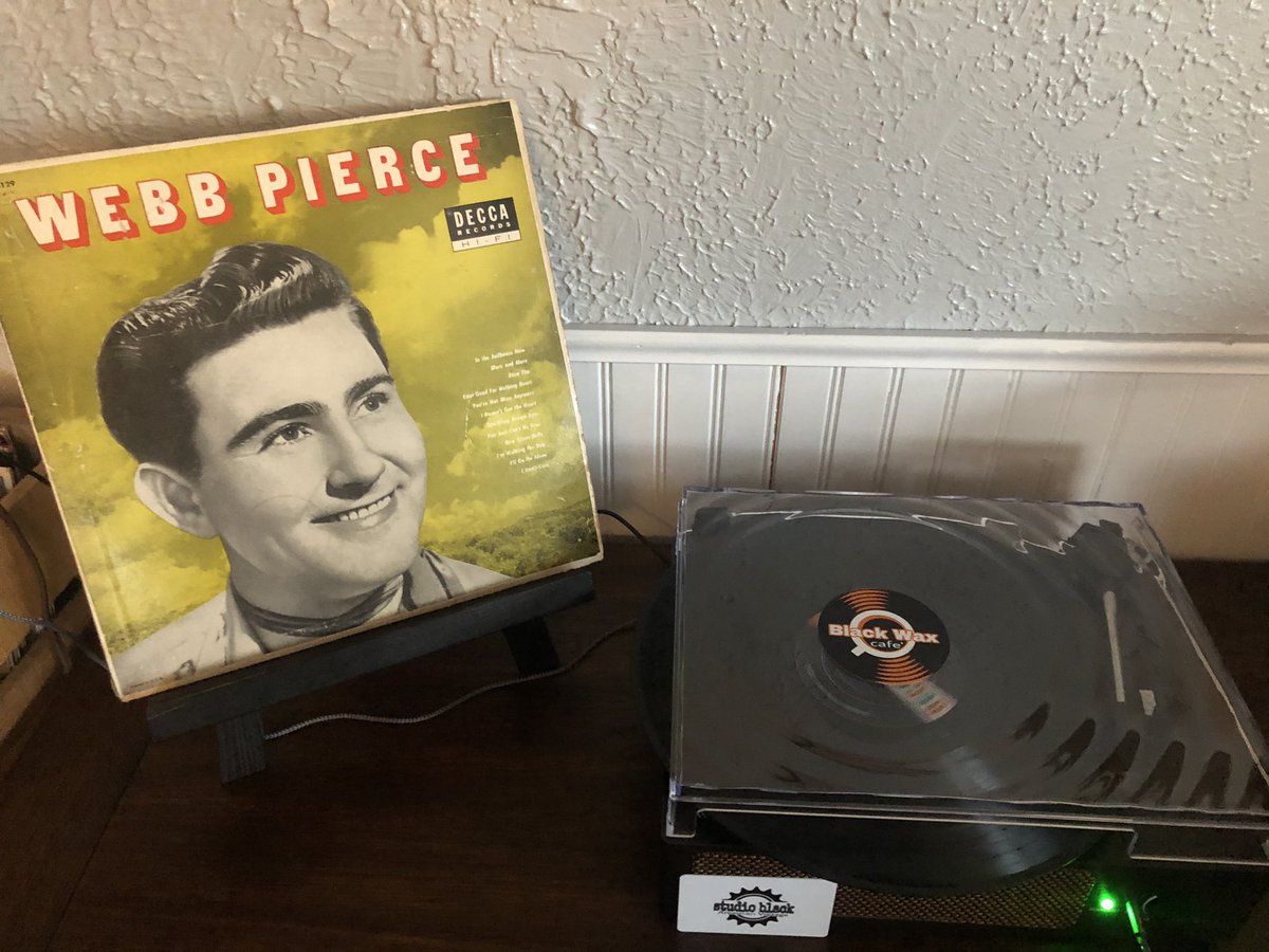 Doug_Hockney's tweet photo. #WebbPierce to end the work week. @blackwaxcafe @taylor_kelley4 #MorningVinyl https://t.co/L9aRg7NiTB