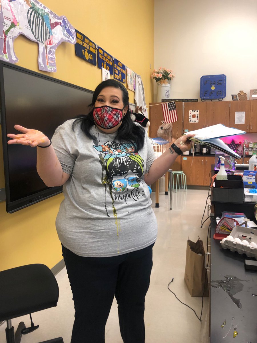 BSentelleFCPS's tweet photo. That moment when you’re doing a live egg lab IN FRONT of your AP and it’s not supposed to break but it DOES 🤦🏼‍♀️ #lifeofanagteacher #reallifelessons #kidsthoughtitwasgreat https://t.co/0a7zvUqSPm