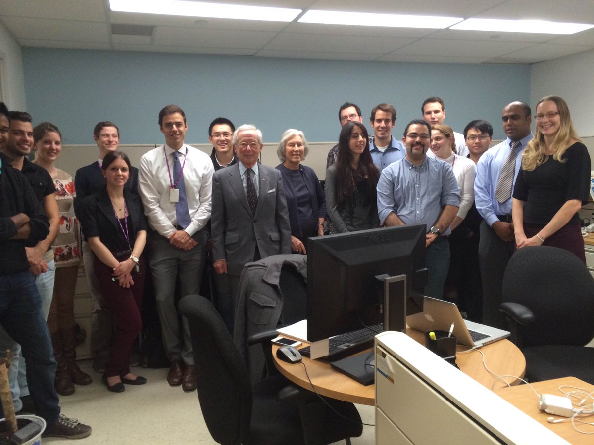 AVoineskos's tweet image. #BrainAwarenessWeek2021 Day 5. The best part of brain science is the team aspect: the real joy is watching everyone grow personally &amp;amp; professionally. 
Jello-brain post PhD defence is the best #brainfood!

How it started                                       How it evolved