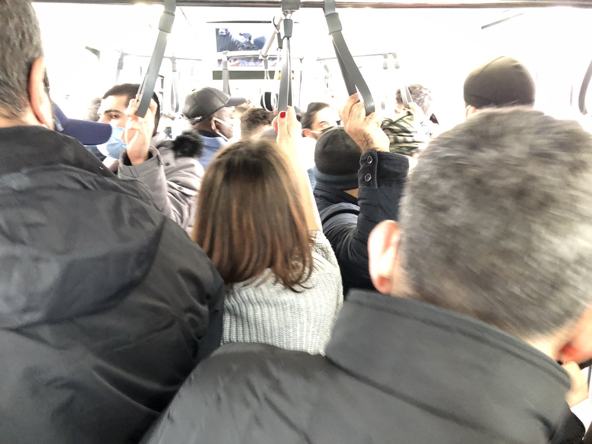 misvakcaps's tweet photo. Şu kalabalığın içinde kayboldum #BeniBulEkrem https://t.co/SF9G0Q4tCk