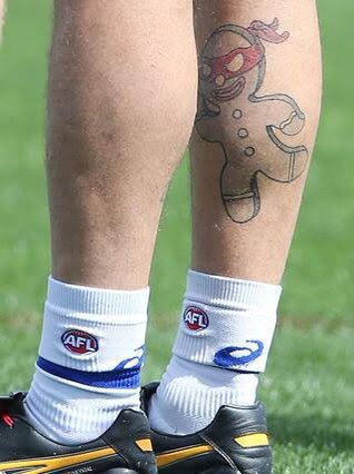 AFLtatts's tweet photo. Here’s our king of getting a bunch of random pictures tattooed on your arms and legs, Tom Liberatore. That Hellfish tatt is sick though.

#AFL #AFLPiesDogs https://t.co/TswkrKuWN1