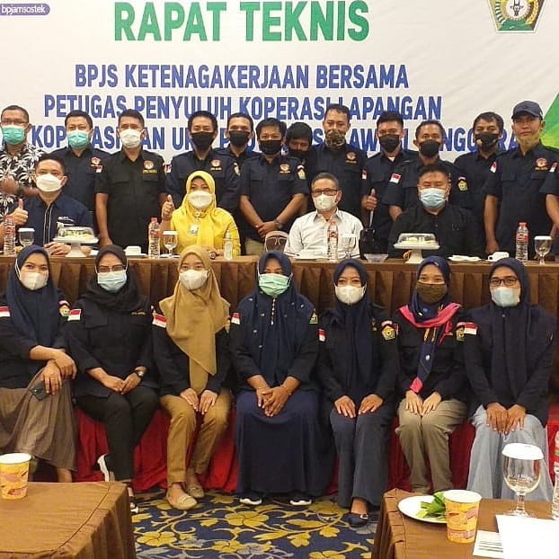 Riscal01's tweet photo. Rapat teknis bersama Dinas Koperasi dan umkm provinsi sulawesi tenggara dan BPJS ketenagakerjaan sulawesi tenggara.
#kementriankoperasidanukmri
#penyuluhkoperasi
#ppklsulawesitenggara
#ppklkabbutonselatan
#BPJamsostek
#tetappakaimasker https://t.co/TVJgS3k0TV