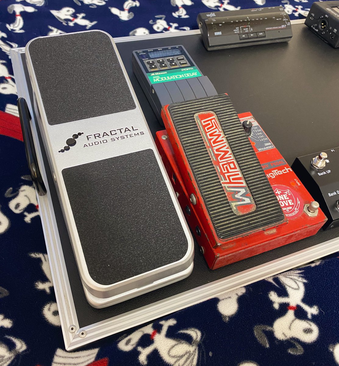 guitar_ryoko's tweet photo. ようやく着手⚒
AXE-FX Ⅲ MARK Ⅱ用ボード。
横70cmボードでも横にエフェクターが3台並ぶとギリギリだなぁ💦
チューナーは、ひさしぶりにKORGのDT-7をセットした!
#エフェクターボード
#FRACTALAUDIO
#AXEFX3MARK2
#ワーミーペダル
#PDM1
#CAJ
#CUSTOMAUDIOJAPAN
#MIDIprgStation https://t.co/GkcLWIgQWs