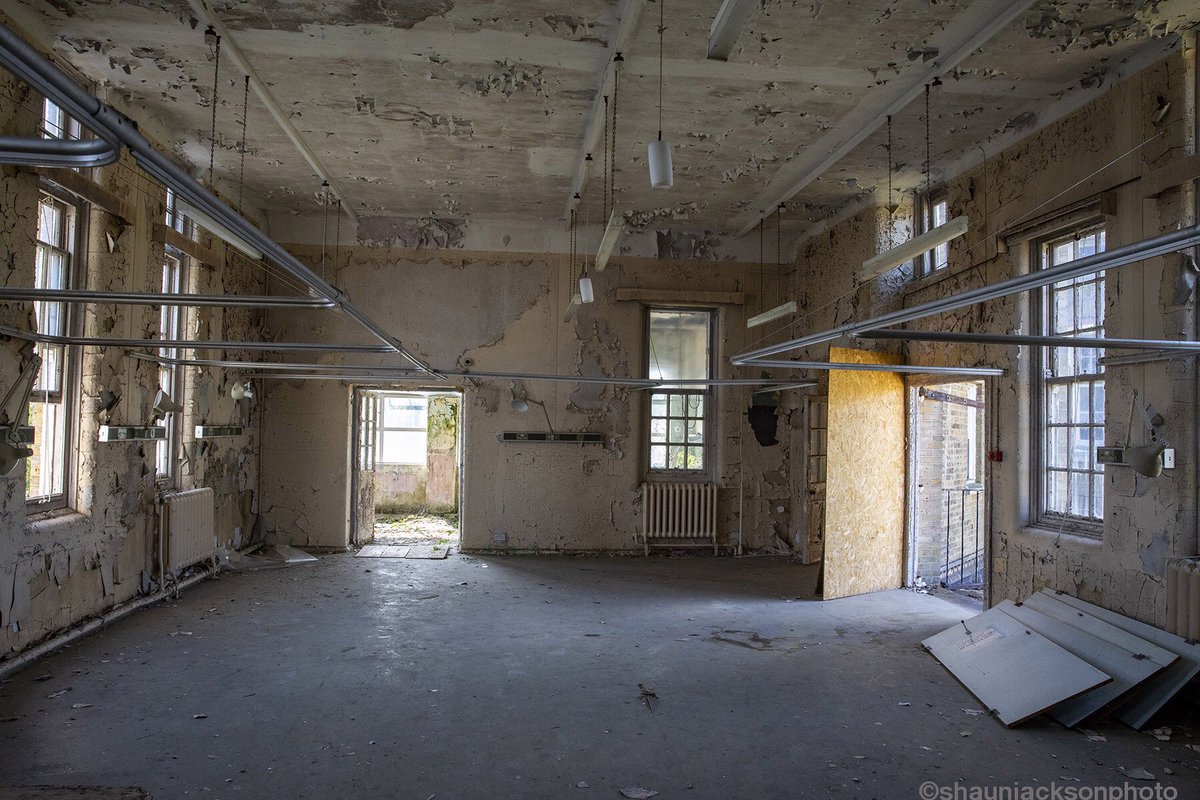 shaunjackphoto's tweet photo. Inside the Louise Margaret Hospital in Aldershot. Photographed for Grainger Plc in September 2019 before renovation started by Weston Homes. #graingerplc #westonhomes #wellesley #aldershot #rushmoor #photographer #renovation #urbex #abandoned #grime_lords #savethedecay https://t.co/psAqKrBWzD