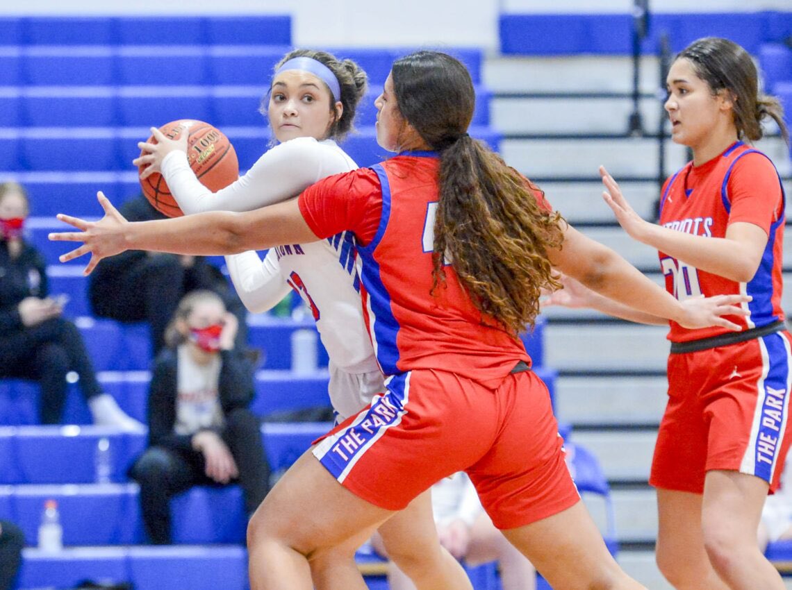 TMS_GirlsBB's tweet photo. Great pic of Bella and Asia from the @DominionPostWV 
#WPhoops
#TMShoops🏀⛹🏼‍♀️⚡️💨 https://t.co/sCopj4N09m