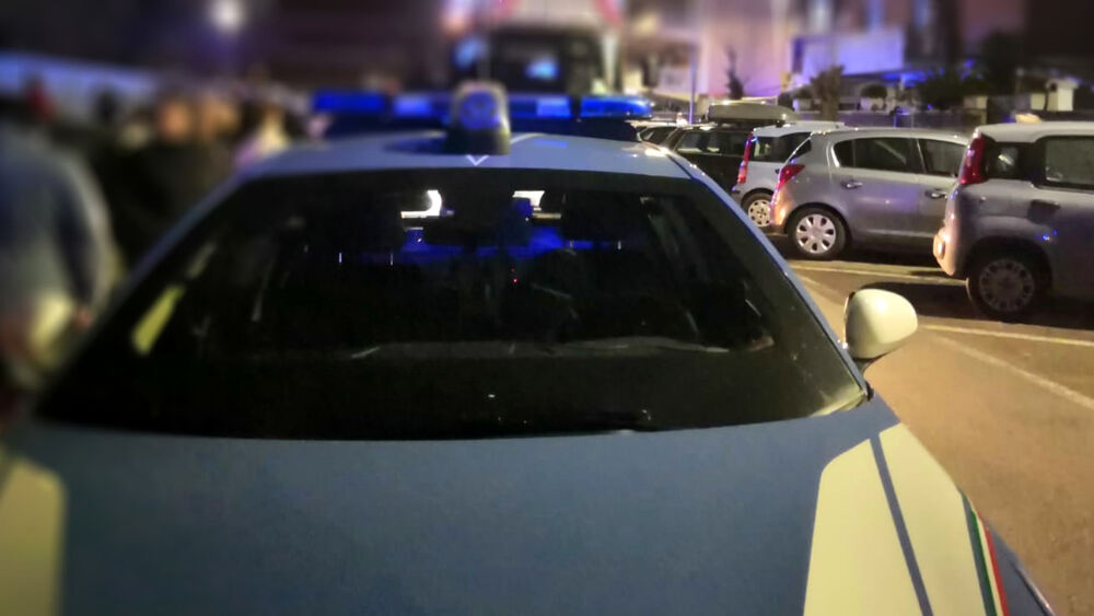 Affittano appartamento a Roma per festeggiare, all’arrivo degli agenti si lanciano dalla finestra dlvr.it/RvyJCH