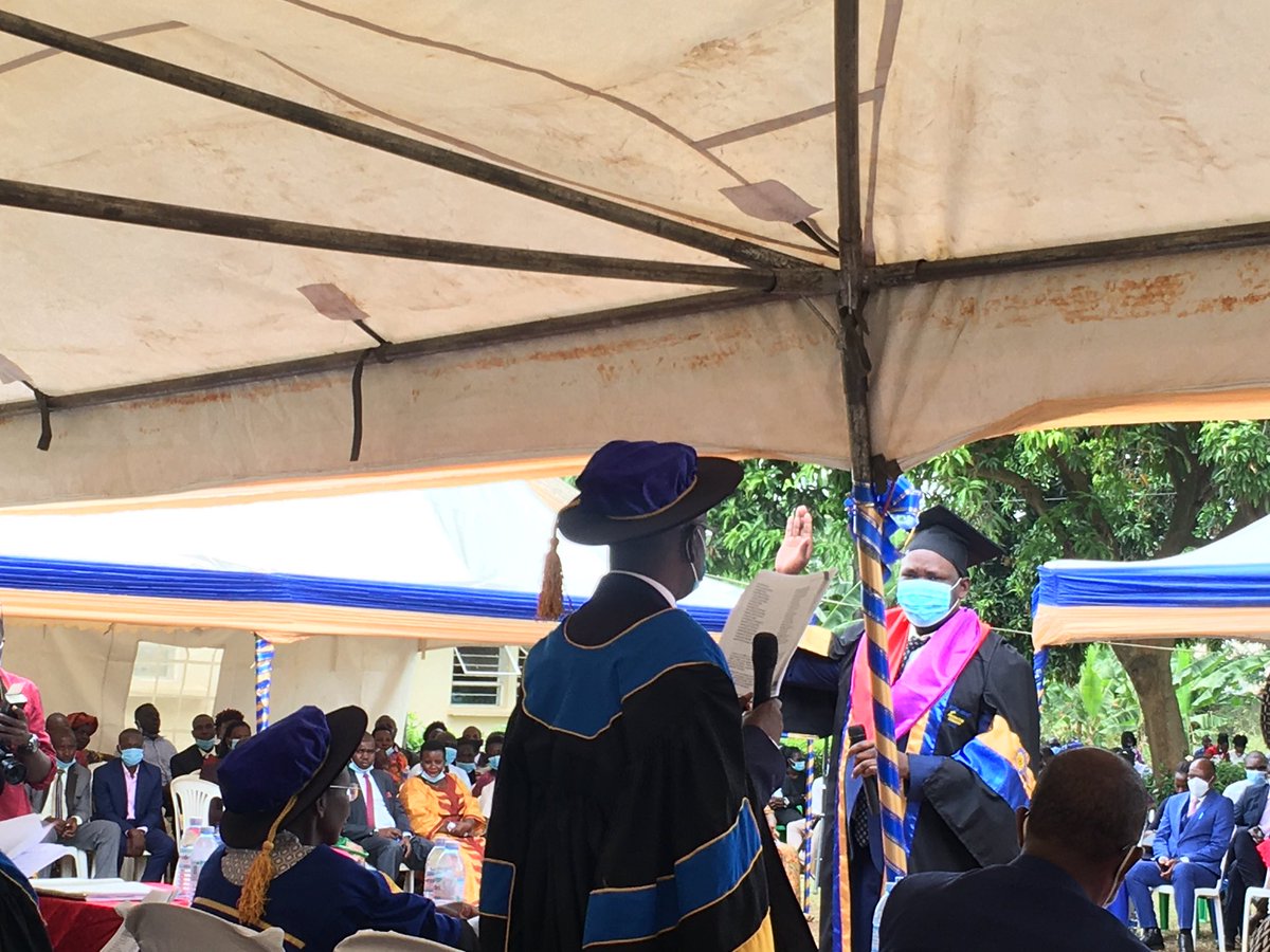 Fredfly (@fbulamba) on Twitter photo Honored to witness the graduation of the first Bachelors of Science in Anaesthesia student in uganda, Mr David Oyite, Busitema University. He opens way to a new generation of Non physician anesthesia providers. Thank you to: <a href="/AnesthesiaUg/">Association of Anesthesiologists of Uganda</a>,<a href="/dianaatwine/">Dr. Diana Atwine</a> ,@Isabeauwalkerd <a href="/mlipnick/">Michael Lipnick</a> Honored to witness the graduation of the first Bachelors of Science in Anaesthesia student in uganda, Mr David Oyite, Busitema University. He opens way to a new generation of Non physician anesthesia providers. Thank you to: <a href="/AnesthesiaUg/">Association of Anesthesiologists of Uganda</a>,<a href="/dianaatwine/">Dr. Diana Atwine</a> ,@Isabeauwalkerd <a href="/mlipnick/">Michael Lipnick</a>
