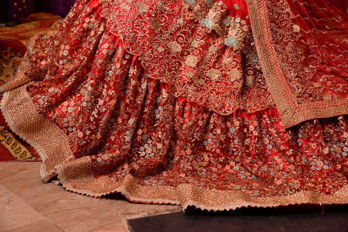 uroosa_imtiaz's tweet photo. Thanks to photographer for the lovely shootπ°π»β€οΈ
#throwbackfriday #february05
#weddingphotography
#UroosaWedsImtiaz https://t.co/98nvprYBIP