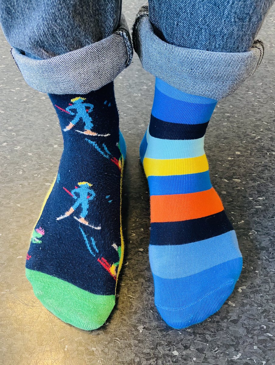 Idag kör vi #rockasockorna på <a href="/vaxmoraskolan/">Vaxmoraskolan</a> för att extra mycket uppmärksamma olikheter och människors lika värde #solskol