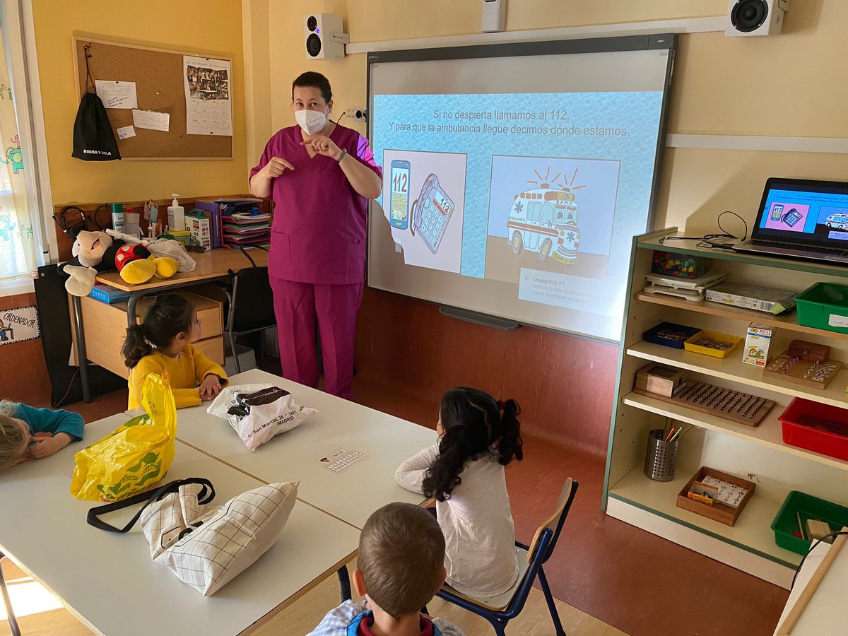 CeipPJeronimo's tweet photo. En infantil han hecho un cursillo de primeros auxilios!!
#ceippadrejeronimo 
#algete
#primerosauxilios 
#enfermera
#educacioninfantil 
#escuelapublica 
#escuelapublicadetodosparatodos https://t.co/8K7lnsMsqY
