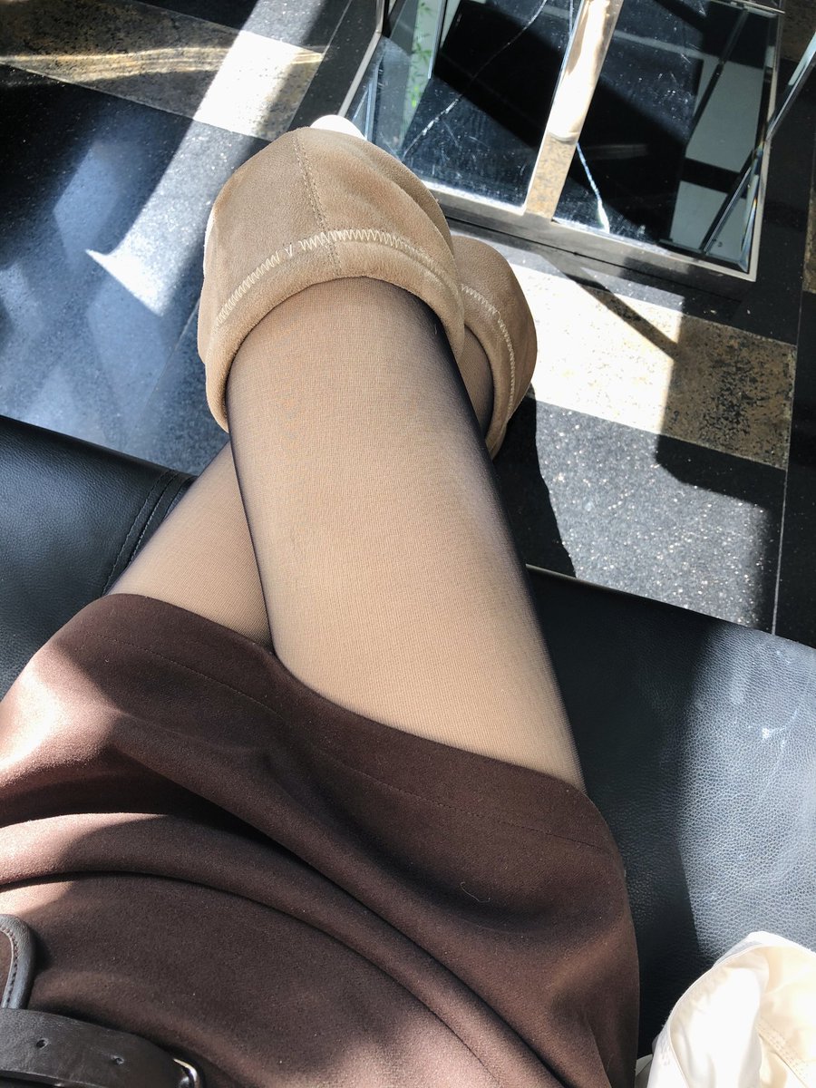 🧦：@limerencem江浙沪阴冷的天气即将结束，估计这是上半年最后一次这么穿袜子了，黑色柔情搭配暖冬系列！性感又不失温度！
投稿@Sexyallnight609 @Dream_QY https://t.co/CUiM0hZw8W