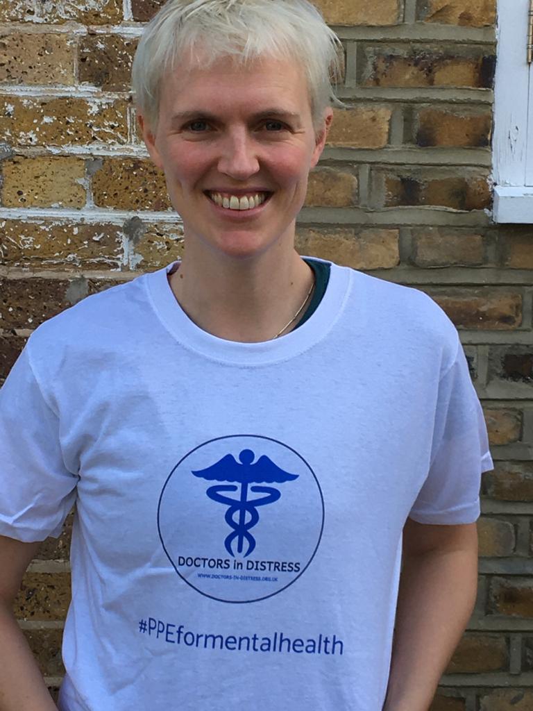 😍Check out the wonderful @wiggywalsh wearing one of our wonderful t-shirts and showing support for Doctors in Distress.
➡️You can help us by donating at: bit.ly/35ZCmvF
#doctorsindistress #medicsindistress