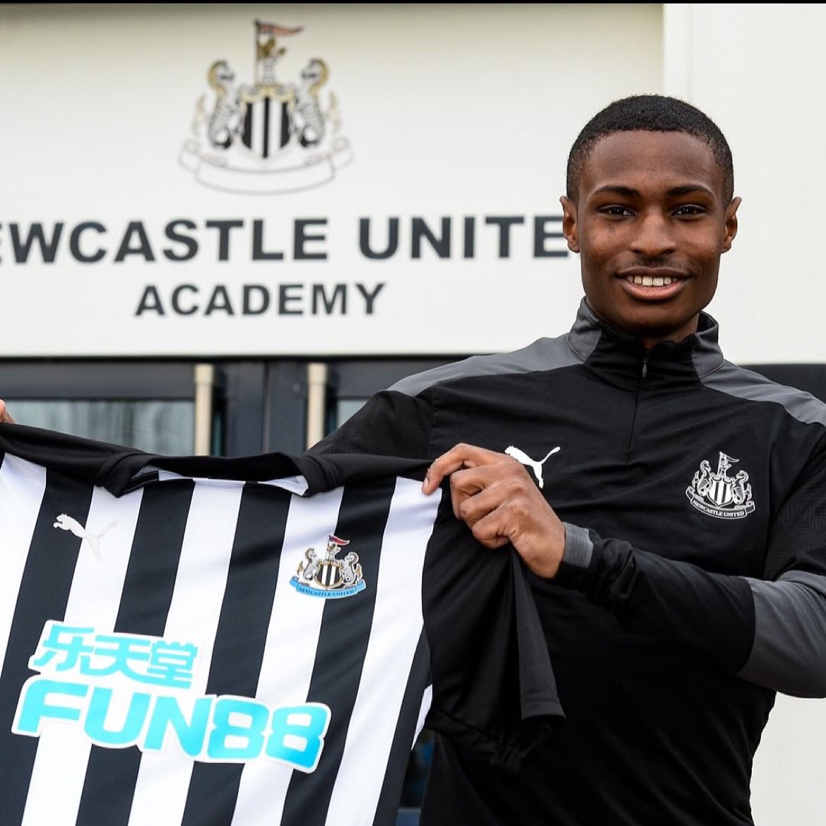 MattBondswell_'s tweet photo. Buzzing to sign for @NUFC! Can’t wait to step out in the black and white stripes! 🤩 @iamserenataylor 📸 https://t.co/l8EFPfCUzu