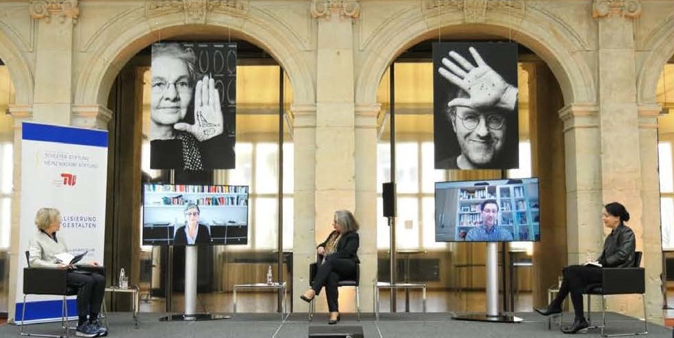 BarbaraFrenz's tweet photo. Der Wandel unserer Lebens- und Erfahrungswelt durch die #Digitalisierung ist unumkehrbar … mit welchen Konsequenzen wurde auf unserem Hochschulsymposium „Digitalisierung gestalten“ diskutiert. Schauen Sie rein …
https://t.co/jpyqkxTaPU https://t.co/FHEnI9F0w2