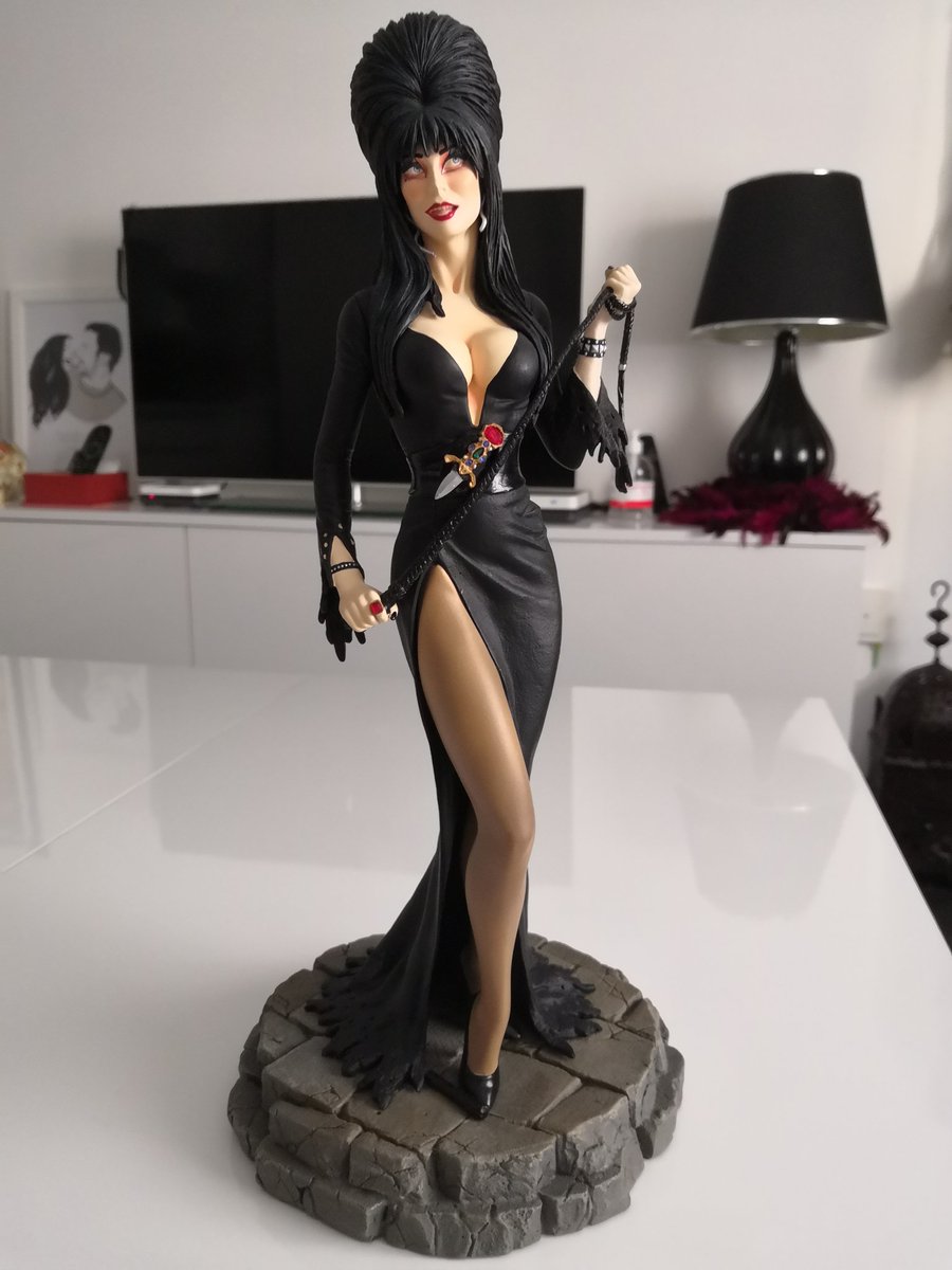 TheSpanishColl2's tweet photo. Elvira...
#Elviramistressofthedark #retro #terror #horror #fear #friday #figure #figurecollector #collector #collection #80s #statue #statuecollector #statuecollection #home #90s #sideshow #halloween #elvira #sideshowcollectibles #sideshowstatue #premium #woman #girl #weekend https://t.co/Eqc9IRclcN