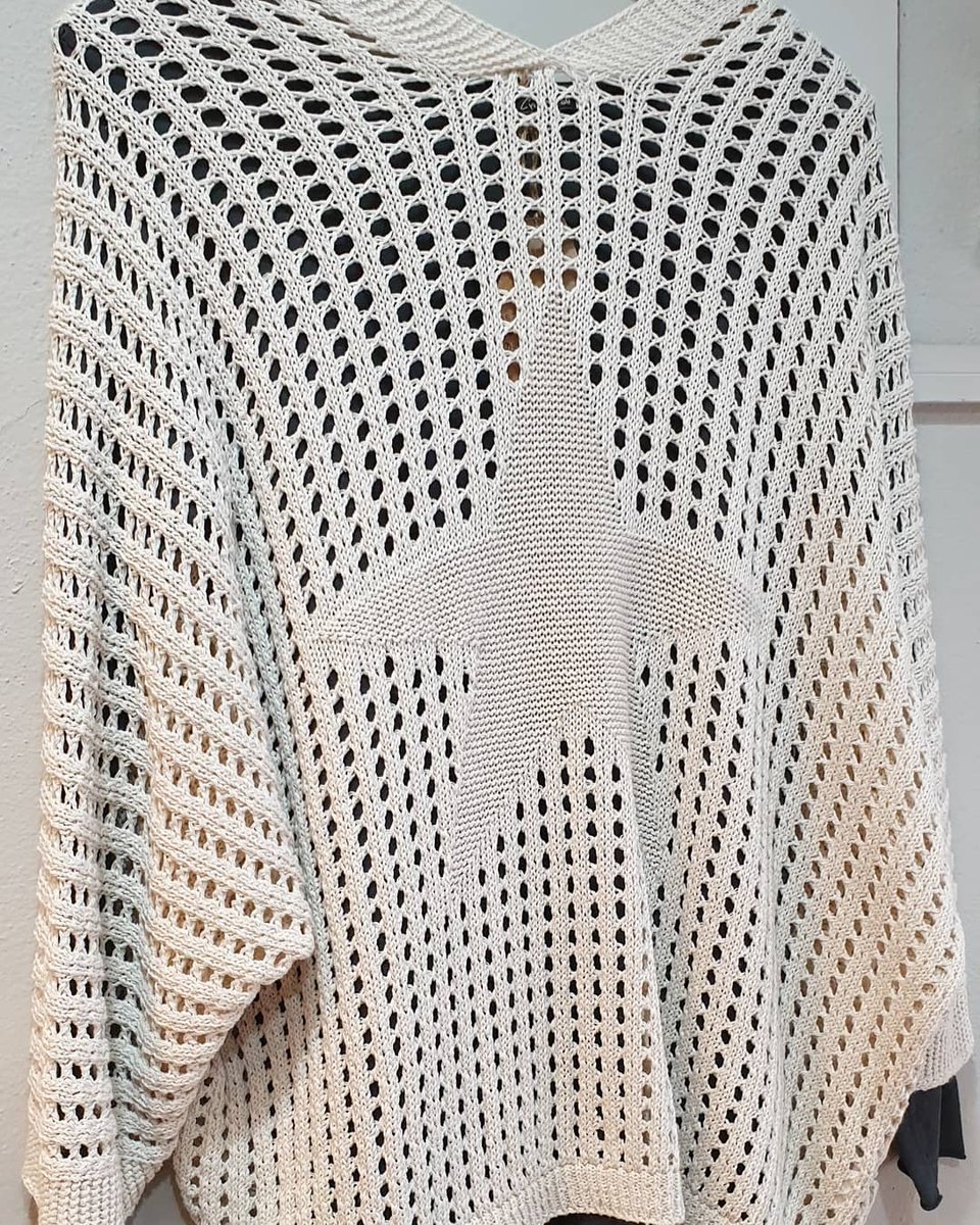 Nuevas chaquetas de punto caladas ⭐❤las tienes en dos colores crudo y gris clarito ❤⭐#chaquetapunto #chaquetacalada #nuevacoleccion #outfitcasual #moda #modacomfy #outfittoday #coleccionprimavera #Viladecans #baixllobregat #comerçdepoble #comerçdeproximitat #comerciolocal