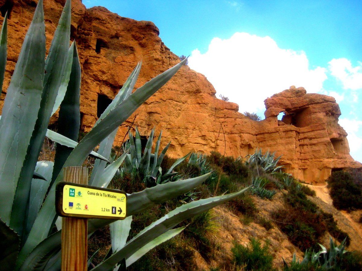 peperme's tweet photo. #ValleDeAlhama #ComarcaDeGuadix #Granada #GeoparqueDeGranada @peperme @pepermed @peppotaje caminatas curativas repletas de bella erosión https://t.co/zM1MKEc2Dc