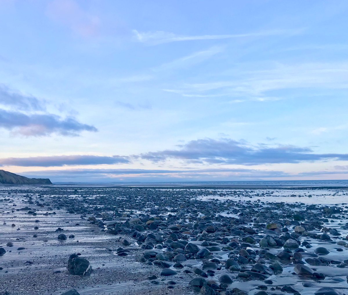 ‘Clearing the head’ ... loving the stretch in the evenings now ... Gormanston beach yesterday eve ... 👍 ... Enjoy your day .. 👍
.
#art #Ireland #positivity #color #creativity #meath #uplifting #beach #walk #sand #blue #sea #flow #fresh #pink #uplifting #lockdown #staypositive