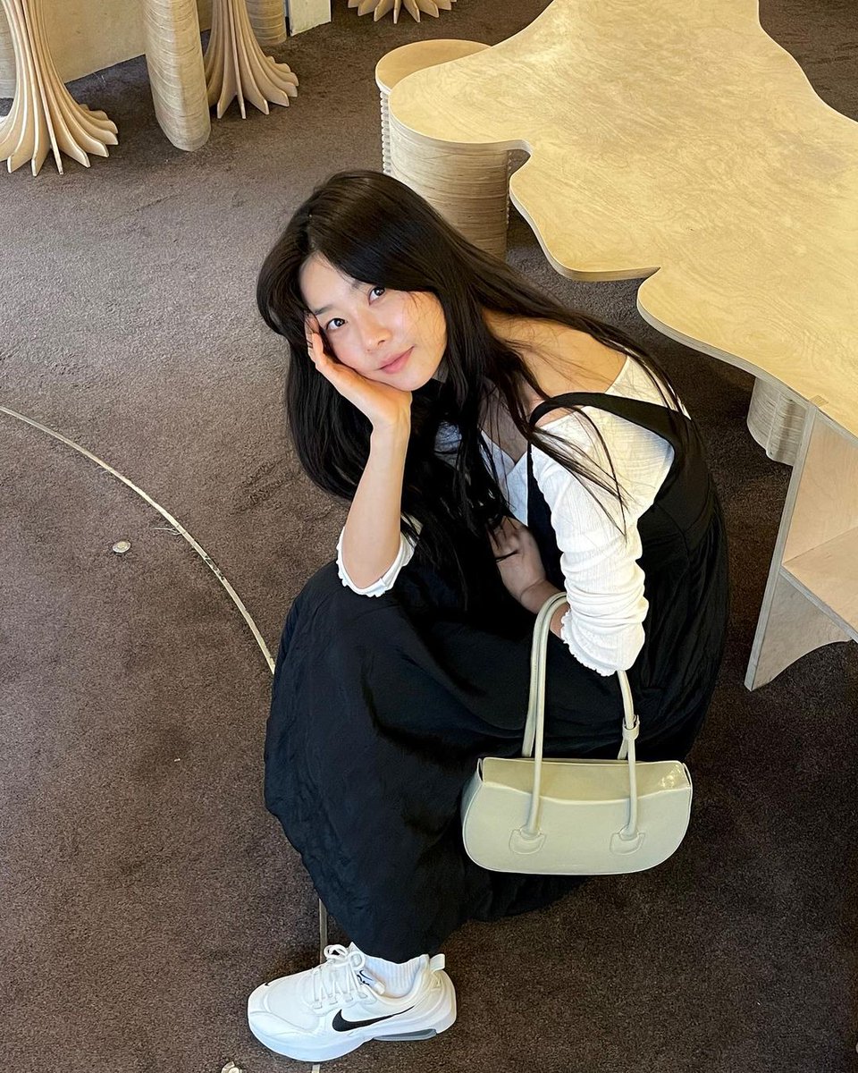 [210319] Sojin IG update 😸

"The excitement of the first day of shopping, The excitement of spring, That's why I'm so happy today 🐱🖤"

#걸스데이 #소진 #girlsday #sojin