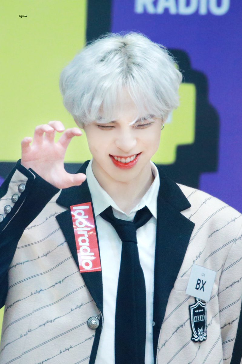type_0305's tweet photo. 191120 

크와앙 🦖😆💙 

#BX #병곤 #CIX #이병곤 #BYOUNGGON https://t.co/ZNj1fdJLLH