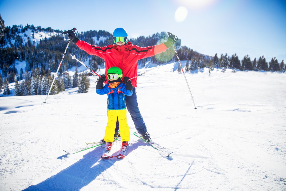 Volem desitjar a tots els pares un molt bon i feliç dia! 👨‍👧‍👦 Gaudiu i jugueu el màxim amb la vostra mainada!  💙
 
#DiadelPare #LaMolina #RespiraNatura