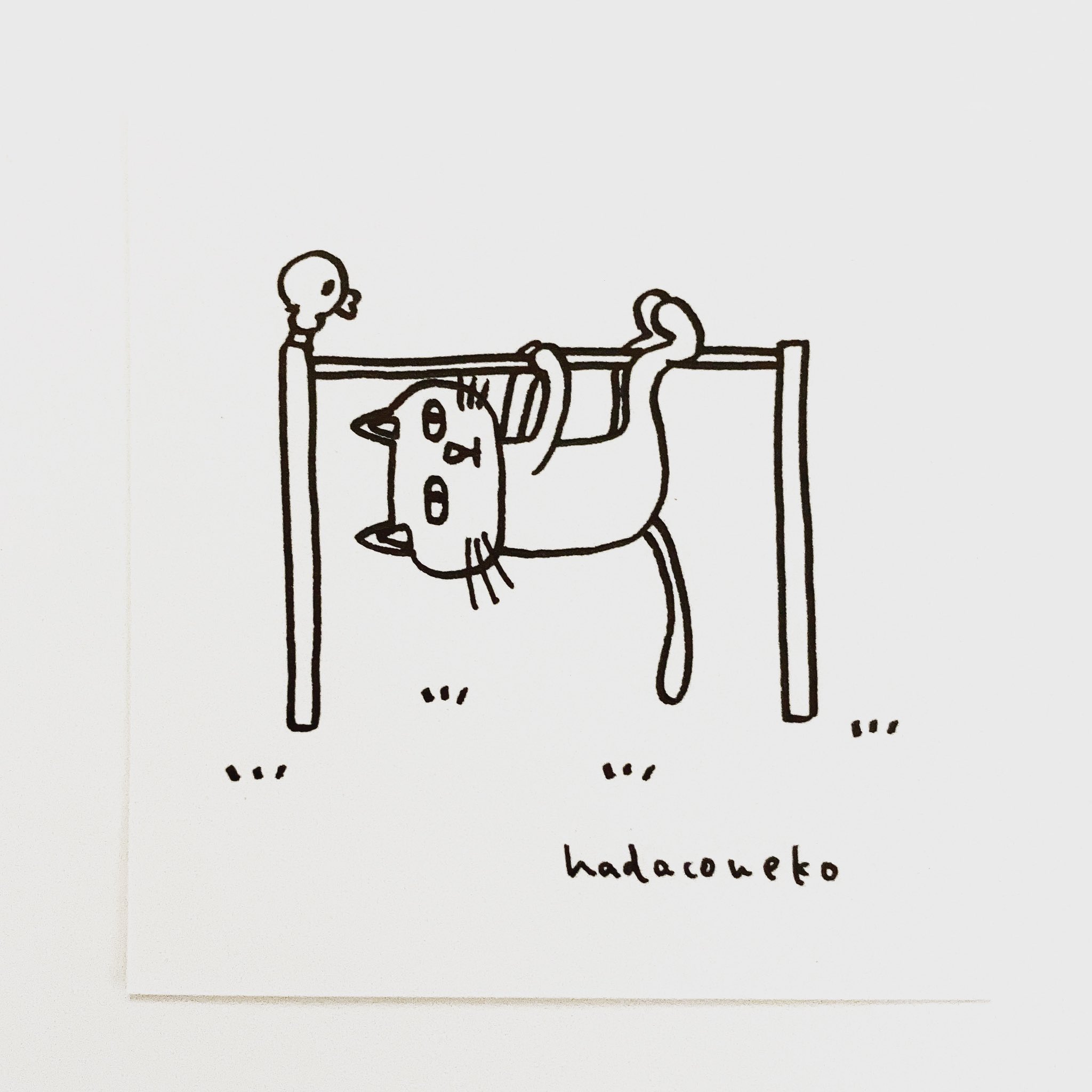 肌子 今日のイラストはコレ ｪ 鉄棒で豚の丸焼きポーズをキメる猫 イラスト 猫 ネコ ねこ オリジナル ペン画 アナログ画 絵 猫の絵 白黒猫 しろねこ T Co Uwa7laox5g Twitter