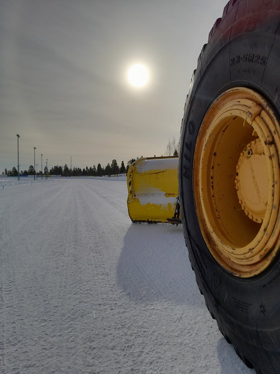 Ravipäivä. Jääpolanne radalla ajetaan kilpaa. 
#roiravit #Rovaniemi