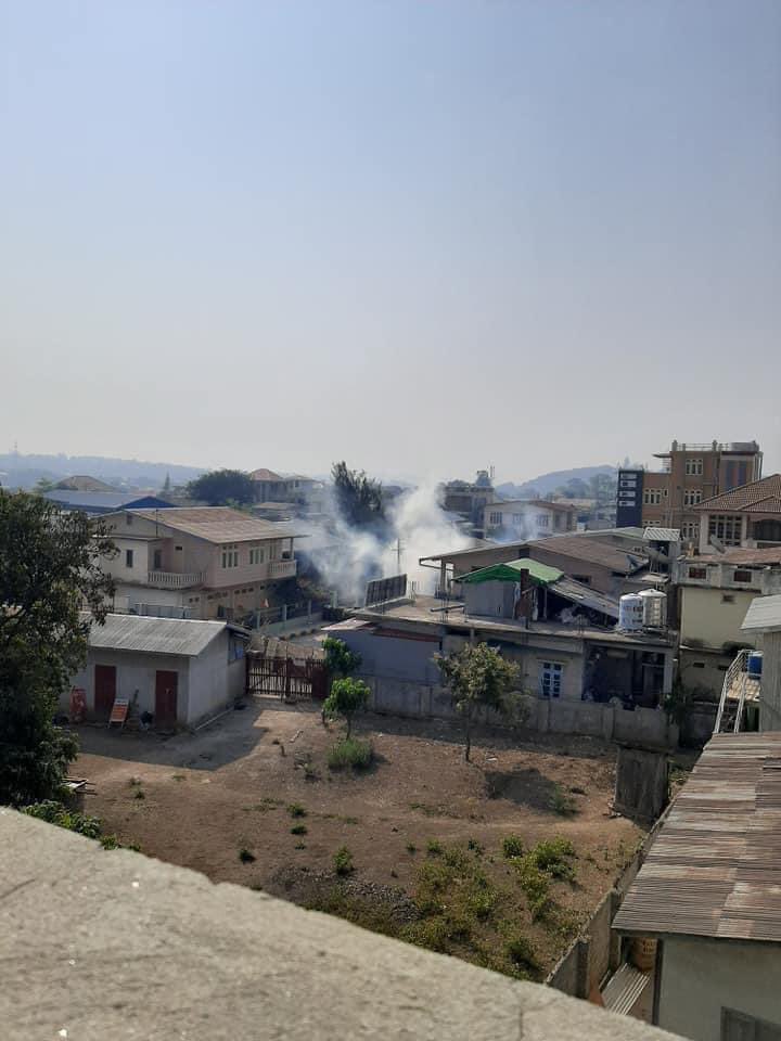 In Aungban, at 9:18 AM
 Terriost throw five tear gas into the civillian house😥

R2P NOW

#WhatsHappeningInMyanmar
#Mar19Coup