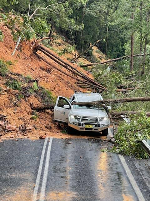 CloudsCreek's tweet photo. We only got 4mm, west of Coffs Harbour. 
Rain every day here in March, so the water is now taking hillsides with it. 9.14am 19/3/21 
#LandSlip #DorrigoMountain #Thora #WaterfallWay https://t.co/2uPrxHooD7