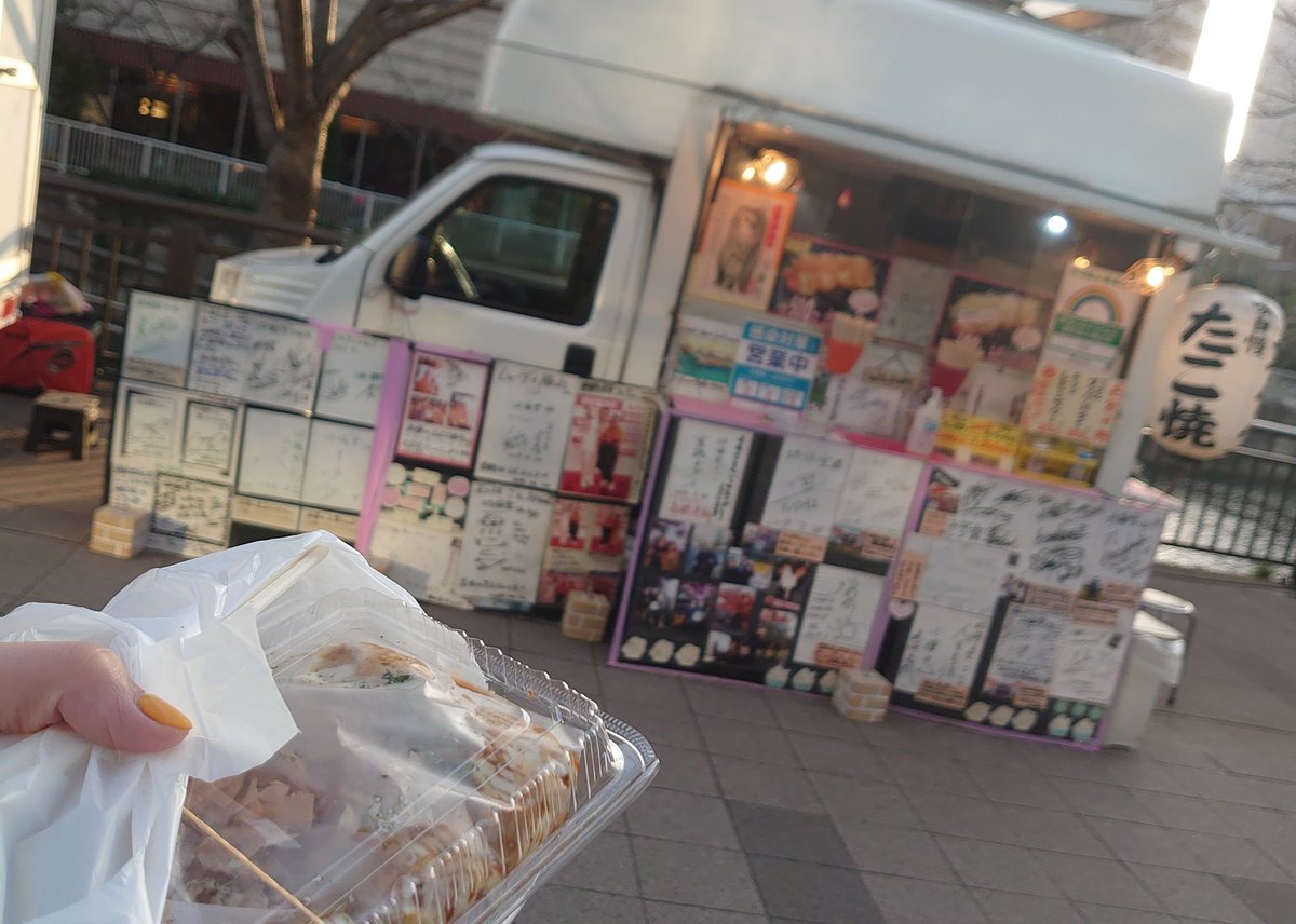ssnh_m's tweet photo. さらば聖地巡りしてきました！
今回はAマッソさんとの熱愛デート動画を参考に写真撮ってきた〜！！！
あ〜！膝枕してほしい！！！ニャー！

#さらば青春の光 
#Aマッソ https://t.co/5iSlT2qCbf