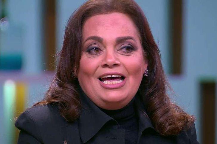 CNNBusinessAr's tweet photo. تصدرت الفنانة عفاف رشاد قوائم الموضوعات الأكثر رواجاً خلال الساعات القليلة الماضية، بسبب نشرها صورة ظهرت فيها بإطلالة غير معتادة للجمهور أطلت فيها بشعرها الأصفر، إذ تبدو أصغر من عمرها بملامح وجه شبابية.

#الرؤية_بلا_حدود https://t.co/mypPdbDP4Y