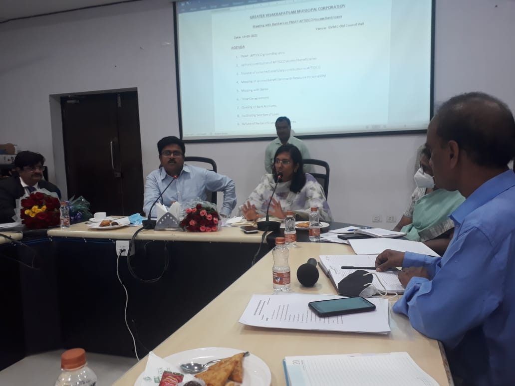 aptidco's tweet photo. Today #APTIDCO MD Sri Sridhar Chitturi I.A.S, had reviewed the progress of G+3 AHP under PMAY(U) and Bank loan process in GVMC,Visakhapatnam-AP, with Commissioner GVMC,Bankers, Adl.Commissioner,UCD,LDM VSP,PD MEPMA, SE ,EE,DEEs,and CLTCs.
@MoHUA_India 
#apshcl https://t.co/aoNCUQq1T9