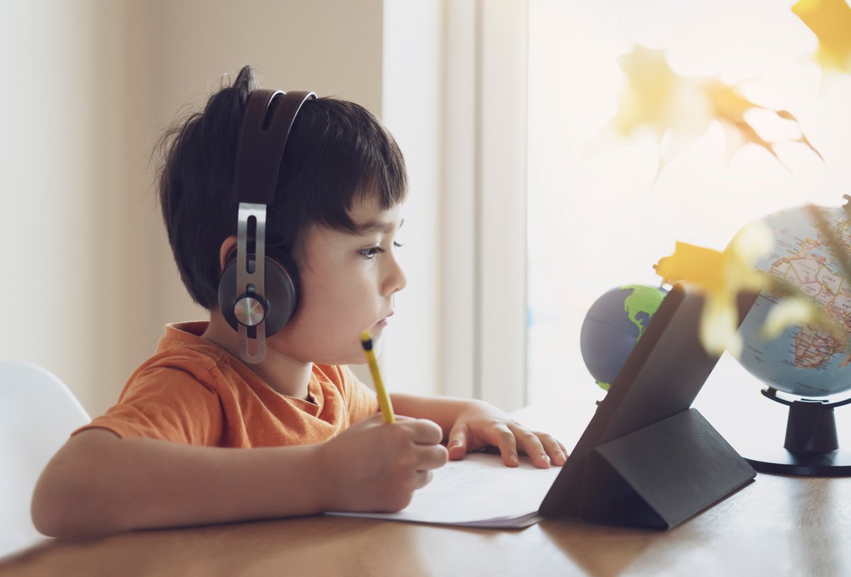 fivesscreen's tweet photo. Distance Learning how to increase the #protection for you and your children
read more on https://t.co/WtLhWnPUTC The First Safe and Comfort Screen Protector
#dad #digitaldistancelearning #ipadpro #scuola #applepencil https://t.co/iX2fOMwKPj