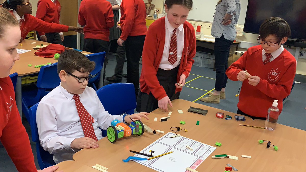 allsaintsbootle's tweet image. This group are hoping to win the agility round of our #RobotOlympics