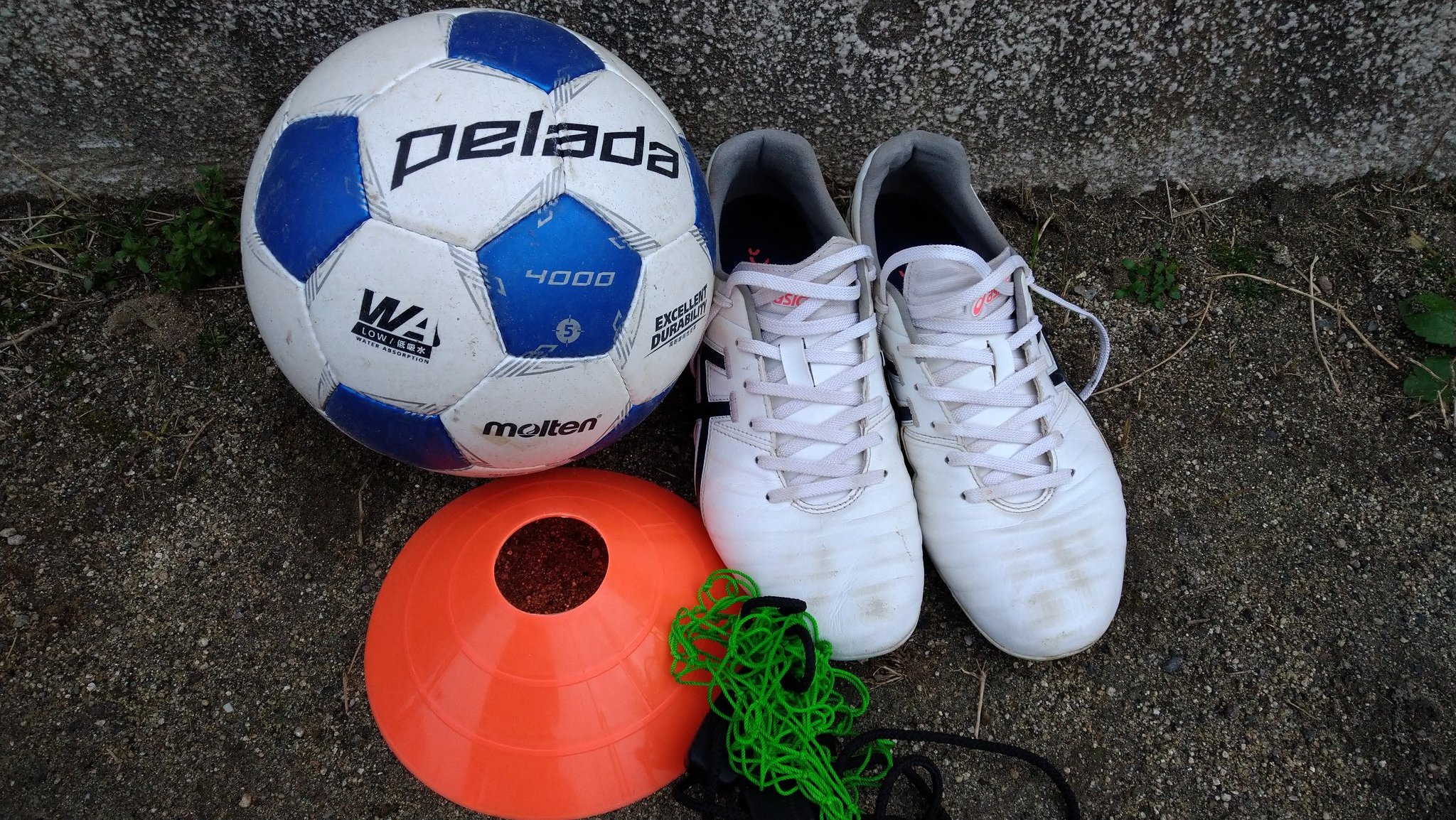 Jiro 今日はちょんちょんリフティング 右足194回 左足160回 左右インアラウンドザワールド 右足インステップキック やりました ボール蹴るの楽しい サッカー リフティング T Co We0cl0tdgu Twitter