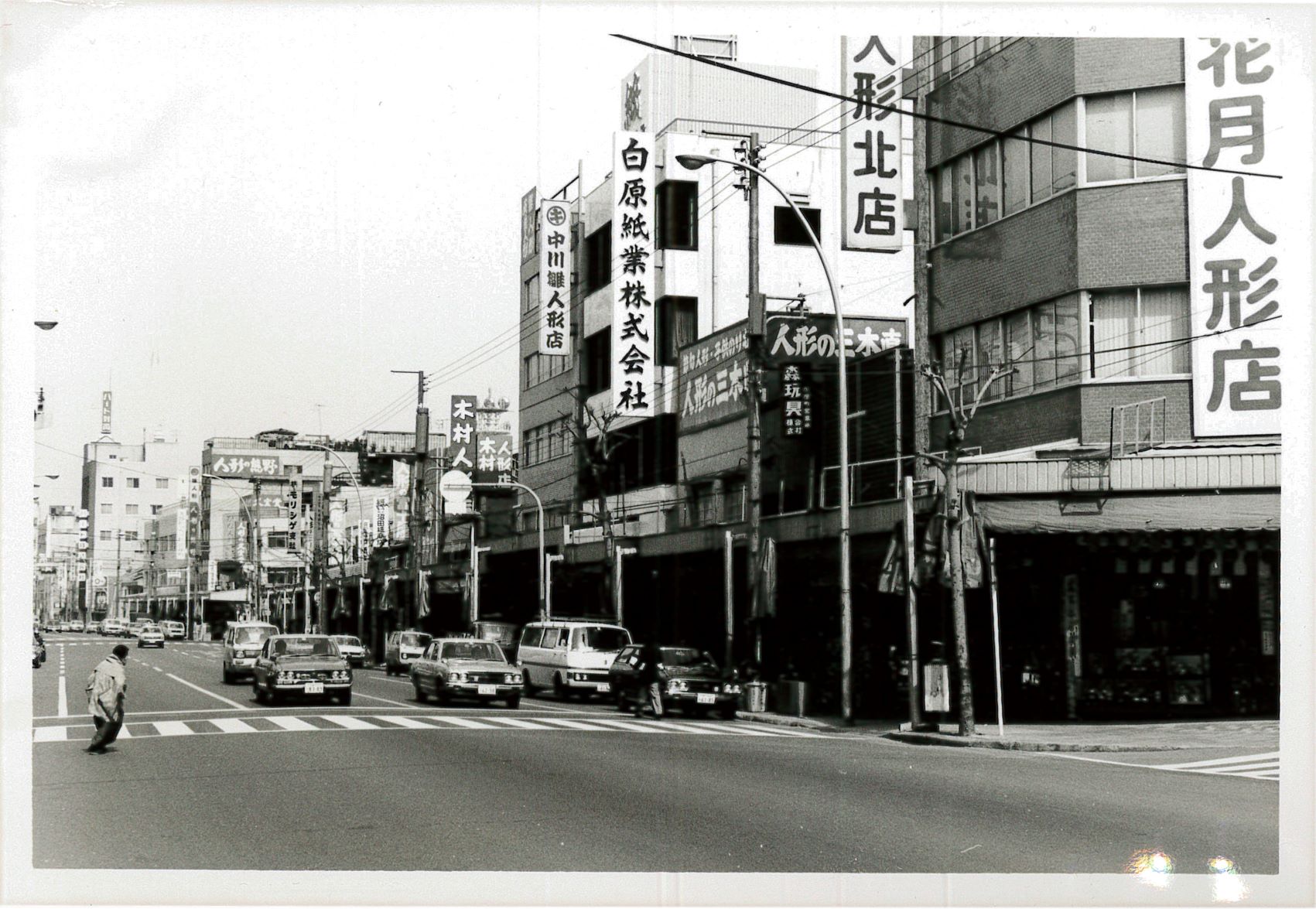 Twitter 上的 大阪中心 The Heart Of Osaka 中央区思い出写真館 仮 8枚目 松屋町です 南大江公園の西側 松屋町筋から北に向かって撮影されているようです 松屋町筋商店街 まっちゃまち は昔から人形 駄菓子 花火やおもちゃの問屋街として知られ